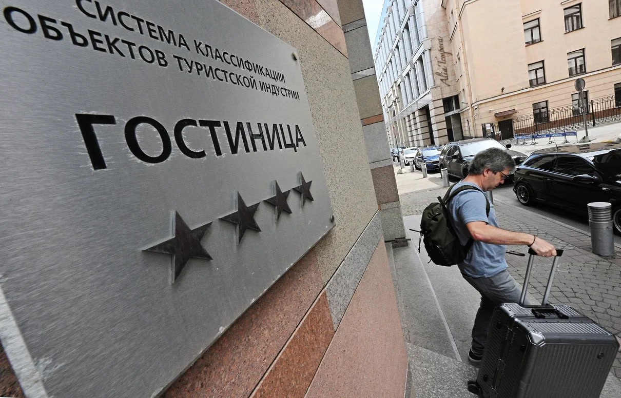 В Татарстане предложили продлить налоговые льготы для гостиниц до 2030 года От налога на имущество планируют освободить гостиницы от трех звезд и минимум 50 номерами введенные в эксплуатацию с 2024 года Продление льгот считают необходимым для увеличения туристического потенциала Татарстана и привлечения долгосрочных инвестиций Фото Коммерсантъ Евгений Разумный kommersantkazan