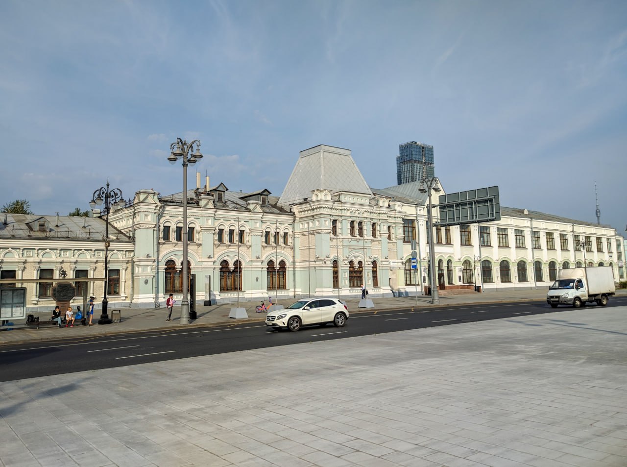 Правительство России одобрило продажу здания Рижского вокзала в Москве Распоряжение об этом подписал премьер Михаил Мишустин Его выставят на открытый аукцион Цену опредлят на основании отчета независимого эксперта Больше новостей в Daily News