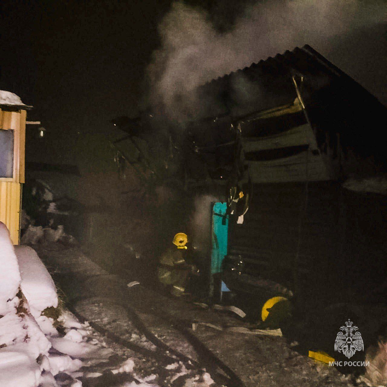 #пожарызасутки     20 февраля в 22:41  В селе Пушкино Омского района горела баня.  Пожар на площади 15 квадратных метров потушили 7 специалистов МЧС России, задействовав 2 единицы техники.    Ликвидация открытого горения: 23:13   ‍  Дознаватели МЧС России устанавливают причину возгорания.