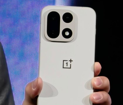 Флагман OnePlus 15 с экраном на 165 Гц будет ощутимо дешевле предшественника OnePlus Club Смартфоны с каждым годом становятся все технологичнее и обрастают новыми функциями что зачастую вызывает удорожание Однако бывают и обратные случаи когда устройство упрощают чтобы сделать его доступнее для покупателей Так будет с OnePlus 15