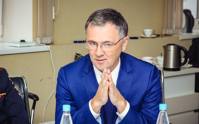Срок для газовика и депутата Суд вынес приговор бывшему генеральному директору АО Газпром газораспределение Ижевск и ООО Газпром межрегионгаз Ижевск экс депутату Госсовета Удмуртии Алексею Вершинину которого признали виновным в получении взяток в крупном размере Об этом По версии следствия в 2022 2023 годах Вершинин получил 1 млн руб от представителя коммерческой организации за заключение договоров подряда на строительство сетей газораспределения и газоснабжения за создание преимущества при торгах по выбору подрядчика а также за ускорение оплаты по актам выполненных работ Суд приговорил обвиняемого к 4 годам колонии строгого режима и штрафу в 5 млн рублей Принято решение о конфискации в доход государства у подсудимого денежных средств и иного имущества в размере суммы взятки сообщает пресс служба прокуратуры республики izhlife ru Удмуртия Ижевск
