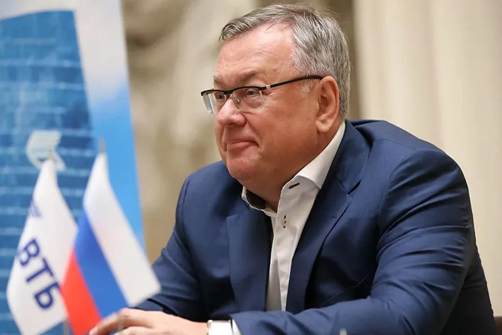 Андрей Костин: - ВТБ в течение нескольких лет направит 800 млрд рублей на финансирование проекта строительства газоперерабатывающего комплекса в Усть-Луге - ВТБ вышел из капитала онлайн-кинотеатра IVI. По его словам, банк владел миноритарной долей — около 15% - ВТБ сохраняет планы расширения присутствия в Иране, но пока это не приоритет - ВТБ в основном рассчитывает на размещение допэмиссии акций в пользу якорных инвесторов. Допэмиссия составит примерно 80 млрд руб - ВТБ может направить госдолю дивидендов на- финансирование инвестпроекта и закрытие кредита ОСК - ВТБ вышел из "Метрострой северной столицы" - ВТБ пока не планирует выход из капитала Ростелекома - Основные параметры сделки по продаже страховой компании ПАО СК «Росгосстрах» банком ВТБ согласованы, теперь сделка проходит согласование в Банке России Читать далее #VTBR