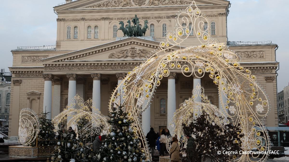 Трансляция балета "Щелкунчик" из Большого театра будет показана в московских садах и парках 31 декабря в 20:00. Об этом ТАСС сообщила пресс-служба Большого театра.  Также сообщается, что трансляция состоится на медиафасаде Московского концертного зала "Зарядье".      / Москва