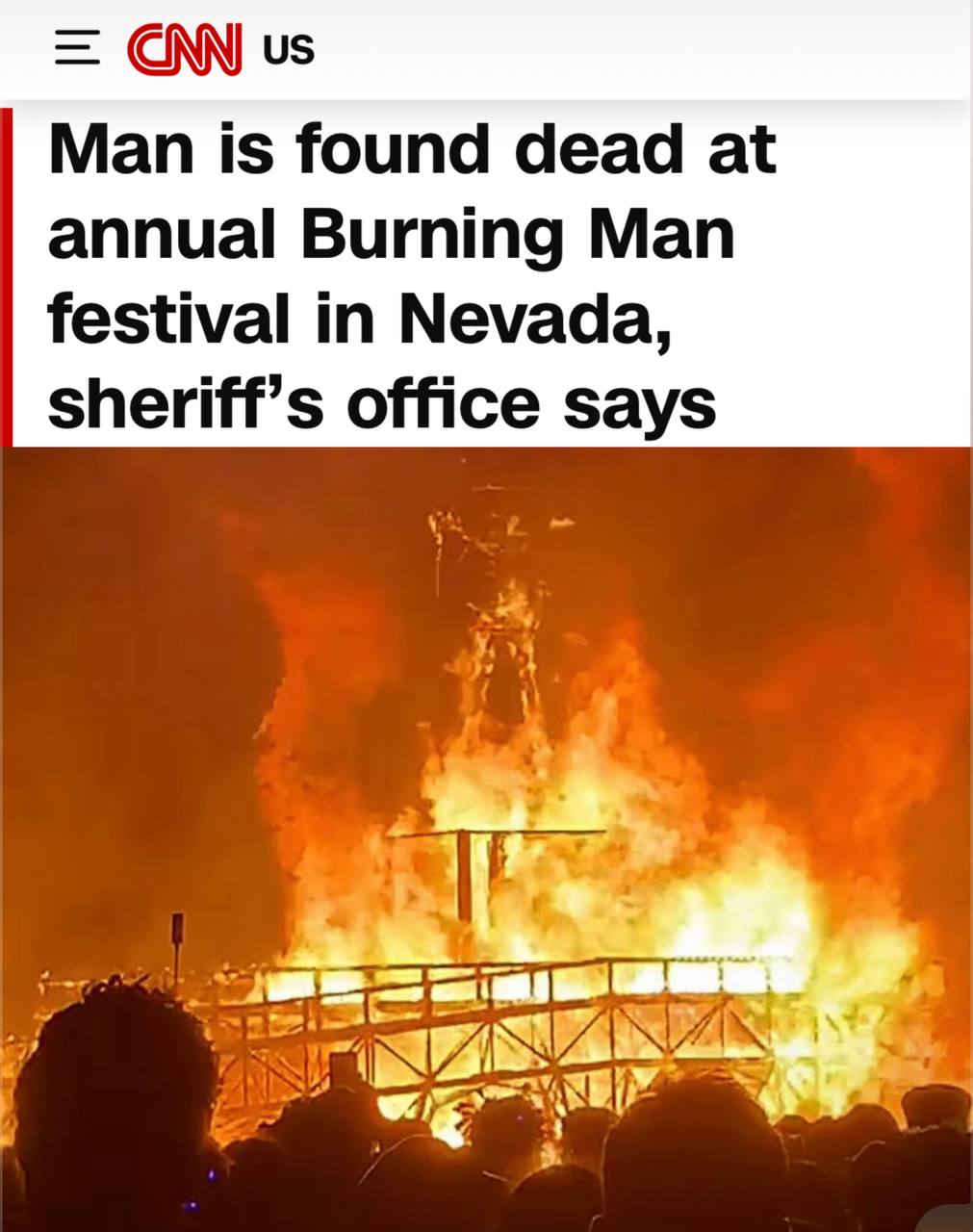 На Burning Man произошло загадочное убийство прямо во время сожжения главного чучела После кульминации фестиваля люди заметили тело мужчины в лужи крови которое внезапно появилось у центрального костра Личность человека установить до сих пор не удалось но полиция уверена что это убийство из за чего дело сейчас в тупике Территория фестиваля оцеплена а людей отправили по домам Ждём экранизацию от Netflix с концовкой убийца садовник