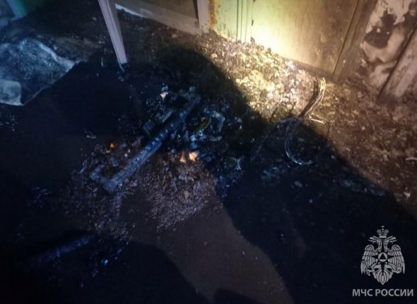 Огнеборцы спасли 24 человека на пожаре в Усолье-Сибирском Возгорание в подъезде жилого дома могло произойти в результате поджога Читать подробнее на сайте...