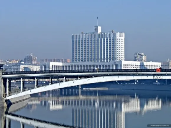 Правительство установило порядок изменения цен в строительной отрасли при росте НДС Изменения существенных условий госконтрактов в строительной отрасли могут вноситься при возникновении независимых от сторон обстоятельств связанных с увеличением с 1 января 2026 г налоговой ставки по НДС такие положения содержатся в постановлении правительства России от 15 апреля 2026 г 416 Подробнее   www ancb ru news read 21339 правительство строительство ндс