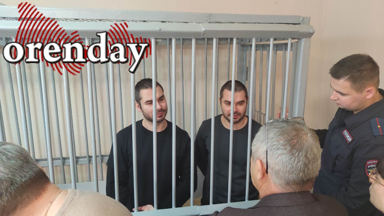 Orenday Оренбург Судья Ленинского районного суда Оренбурга Геворг Аветисян не стал отпускать братьев Макаровых под залог они встретят в СИЗО Новый год Рождество Христово и пробудут там до 3 февраля Не исключено что это решение Макаровыми будет обжаловаться
