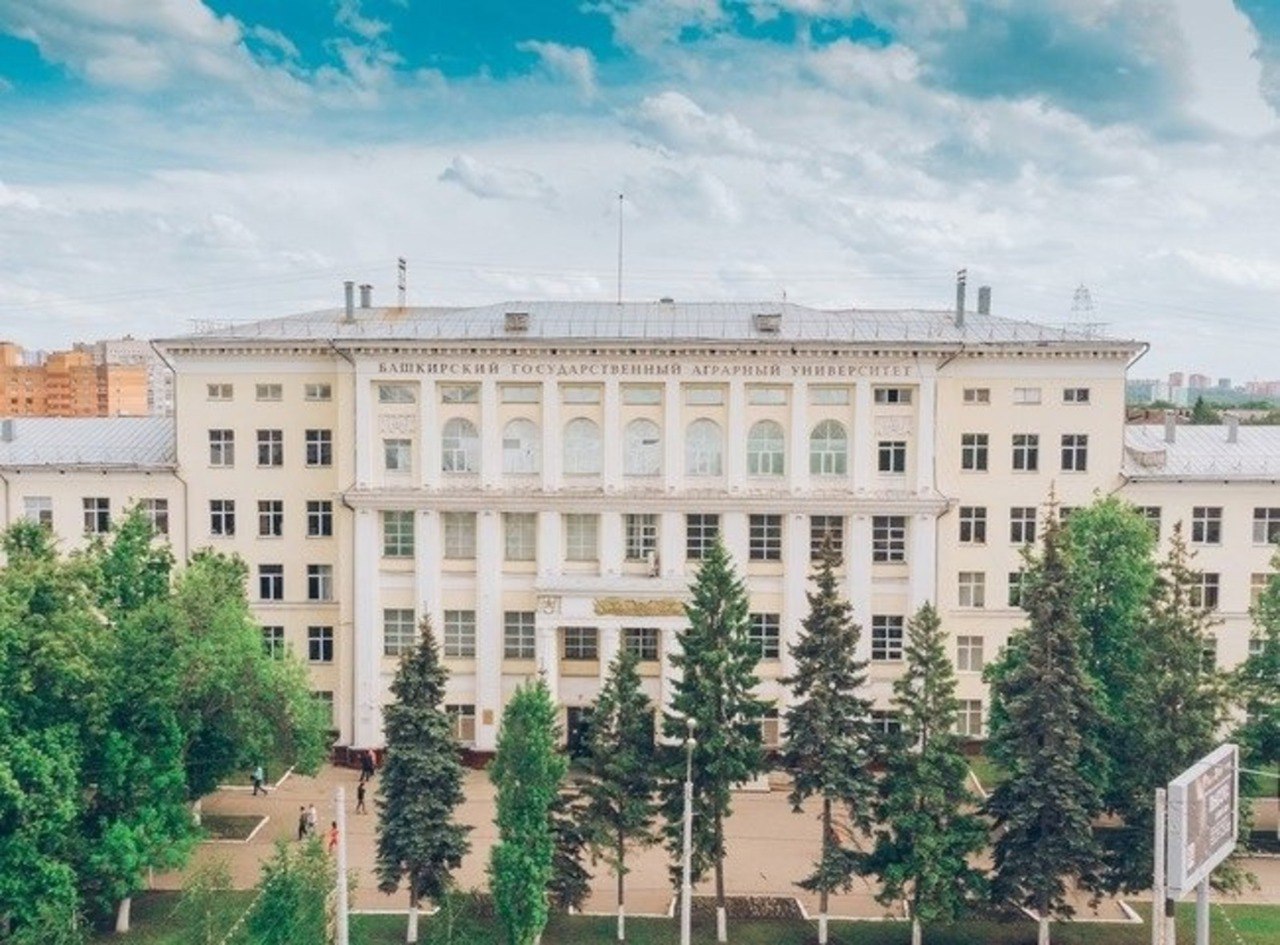 Главный корпус Аграрного университета в Уфе стал памятником культурного наследия Башкирии Здание включено в перечень выявленных объектов культурного наследия расположенных на территории Башкирии Соответствующий приказ Башкультнаследия опубликован на официальном портале правовой информации Приказом утвержден предмет охраны границы и режим использования территории объекта культурного наследия Объект расположен в Уфе на улице 50 летия Октября 54 Здание сельхозинститута было возведено в 1963 году и достраивалось уже в 80 е годы ХХ века