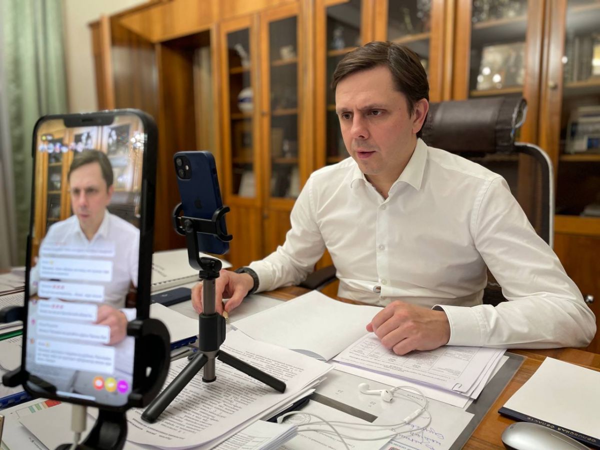 В Орле расторгли контракт с подрядчиком реконструкции аэропорта В Орловской области разорвали контракт с подрядчиком «Ирмаст-холдинг», реконструировавшим аэропорт «Южный». Об этом в ходе стрима сообщил губернатор Андрей Клычков. ↗ Прислать новость Подписаться