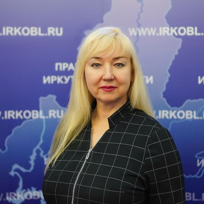 В Иркутской области вынесен приговор бывшему министру имущественных отношений региона Марине Быргазовой Ее признали виновной в совершении 13 преступлений предусмотренных ч 2 ст 315 УК РФ злостное неисполнение представителем власти вступившего в законную силу решения суда Было установлено что будучи на своей должности Быргазова умышленно не обеспечила исполнение судебных решений о необходимости предоставления жилья 13 детям сиротам Располагая бюджетными средствами она не предприняла мер для реализации этих решений Свою вину Марина Быргазова не признала Суд назначил бывшей чиновнице наказание в виде лишения права занимать определенные должности на срок 3 5 года