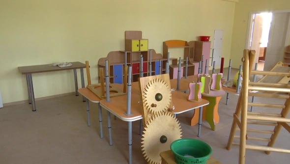 В пермском детсаду зафиксировали случаи кишечной инфекции В Перми среди воспитанников детского сада 394 зафиксировали единичные случаи острой кишечной инфекции ОКИ В связи с этим сотрудники управления Роспотребнадзора по Пермскому краю проводят комплекс противоэпидемических мероприятий сообщили в пресс службе регионального ведомства Надзорный орган провёл обследование дошкольной организации и организатора питания детей осуществил отбор проб воды пищевых продуктов и продовольственного сырья а также смывов с объектов окружающей среды Организовано обследование сотрудников пищеблока Руководству учреждения выдали предписания о проведении противоэпидемических и профилактических мероприятий Подписаться в Max rbc perm