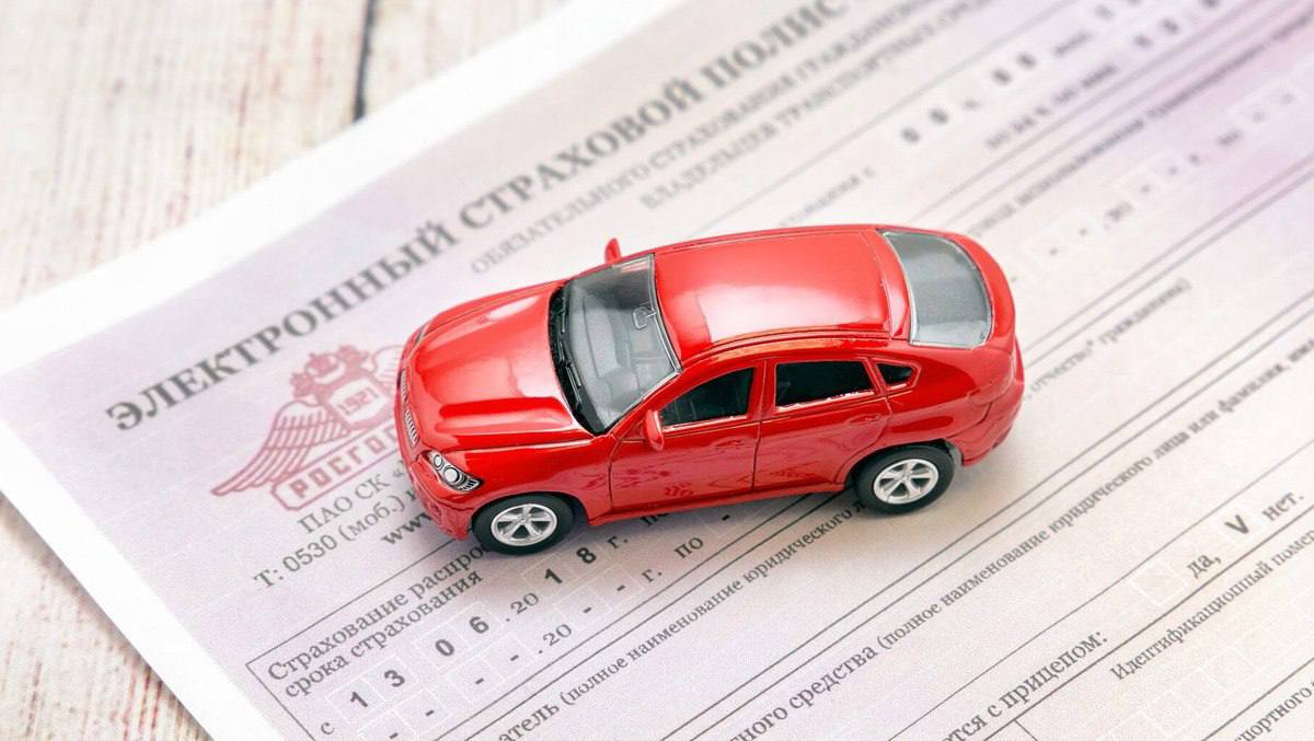 ОСАГО в России исполняется 22 года — ко Дню рождения Авито Авто провёл опрос   Оказалось, что 45% из 2000 респондентов знают точную расшифровку аббревиатуры. При этом 38% опрошенных понимают разницу между ОСАГО и КАСКО. А 44% знают, какой ущерб покрывает полис. Сегодня ездить без него запрещено, поэтому при покупке машины важно сразу обратиться в страховую компанию.   Существуют льготы, снижающие стоимость полиса на 5–50% за безаварийную езду. А если купить авто с пробегом через сервис Селект от Авито Авто до 16 июля в Москве, МО, СПб и ЛО, стоимость компенсируется полностью.
