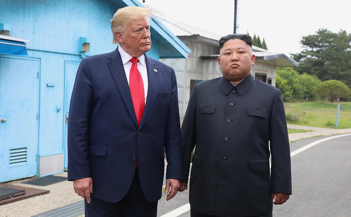 Дональд Трамп объявил о желании встретиться с Ким Чен Ыном Президент США подчеркнул что с нетерпением ждёт возможности увидеться с председателем КНДР На брифинге в Овальном кабинете глава Белого дома сообщил о намерении провести такие переговоры в какой то момент Я в действительности настроен на это У меня очень хорошие отношения с Ким Чен Ыном Я знаю его лучше чем вы У нас не было проблем Когда я вступил в должность не было много испытаний ракет Отмечу что он располагает большими возможностями Подпишись на Говорит Москва