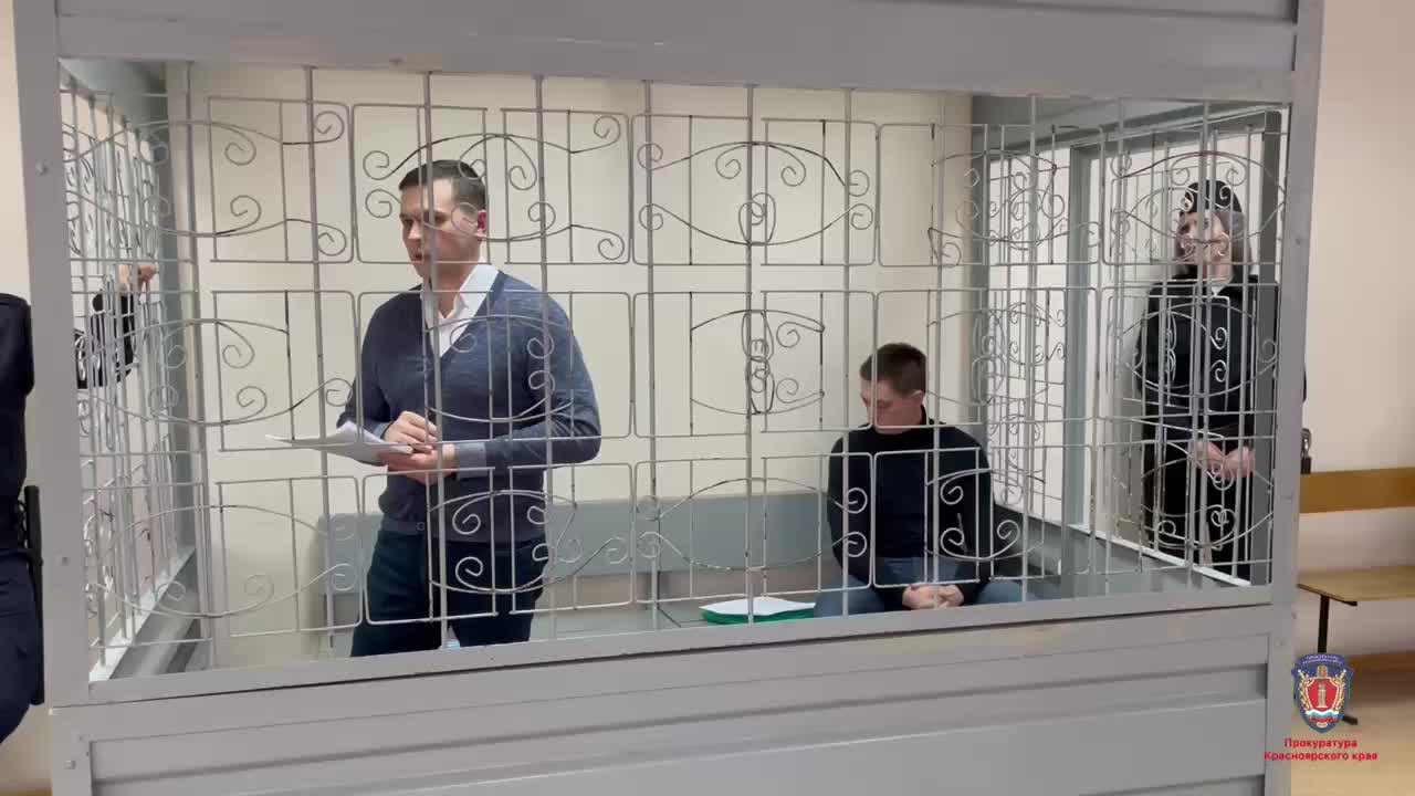 Экс-чиновник и директор компании получили по 8 лет колонии за взятку при госзакупках