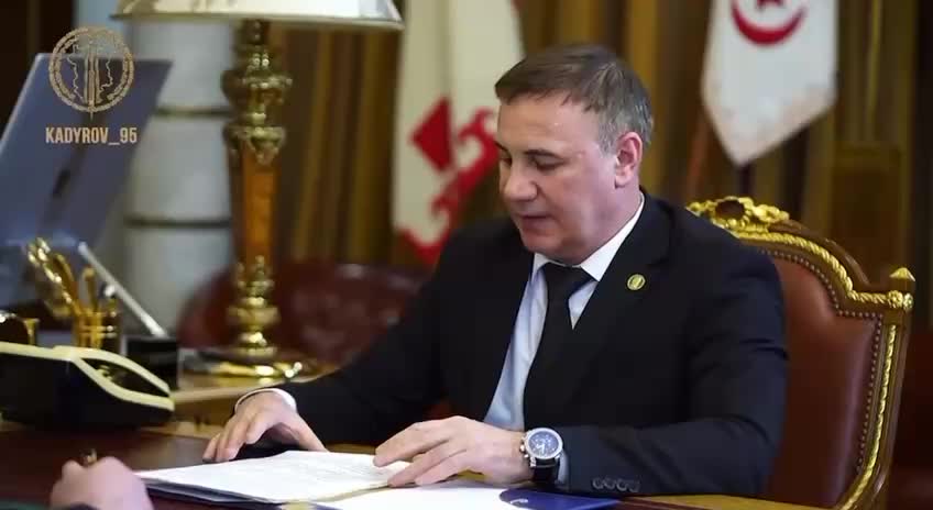 Кадыров опроверг слухи об аварии с участием сына Адама