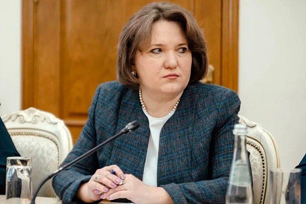 Уволилась третья за полгода глава Минфина Курской области Людмила Гапонова покинет пост замминистра финансов и бюджетного контроля 11 июля по собственному желанию. Об этом сообщили в пресс-службе правительства региона. На этой должности она проработала четыре месяца. Её предшественница Наталья Рудакова уволилась в феврале. Она была назначена главой ведомства ещё при губернаторстве Романа Старовойта, а позже при главе региона Алексее Смирнове получила статус врио министра финансов. В начале марта на её место пришла Инна Апонасенко, однако она проработала в этой должности всего месяц. Подпишись на «Говорит Москва»