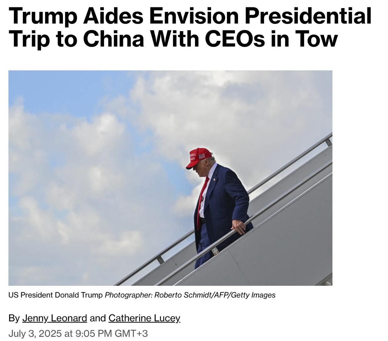 Трамп может посетить Китай в конце октября, сообщает Bloomberg со ссылкой на источники. Белый дом сейчас опрашивает руководителей некоторых американских предприятий, кому может быть интересно поехать в КНР вместе с президентом для обсуждения торговых вопросов. Одной из возможностей для поездки станет конец октября, когда в Южной Корее пройдет саммит Азиатско-Тихоокеанского экономического сотрудничества, а в Малайзии — саммит лидеров стран Ассоциации государств Юго-Восточной Азии. Американский президент обычно посещает оба саммита. Белый дом пока официально отрицает планы визита Трампа в Китай. Источники говорят, что в администрации есть противники такого визита, выступающие за давление на Пекин.