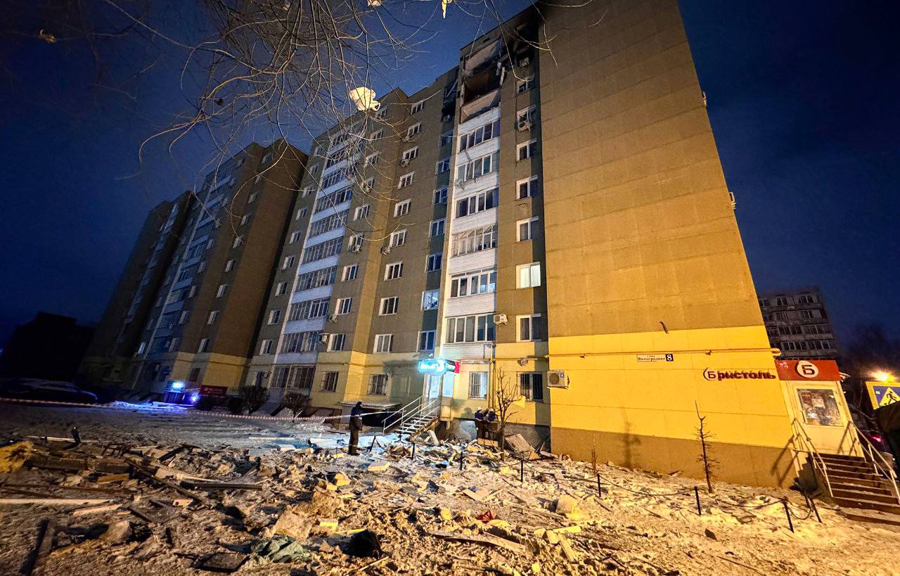 В Твери этой ночью обломок БПЛА попал в окно одной из квартир многоэтажного жилого дома один человек погиб