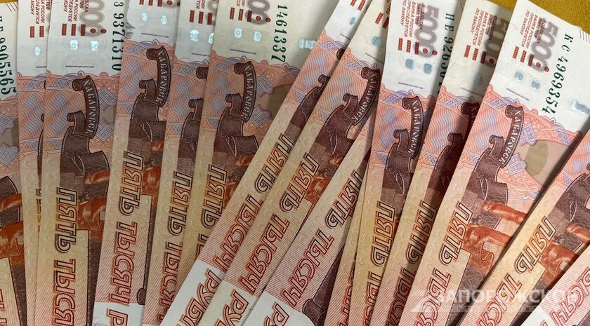 Дефицит бюджета Запорожской области за полгода вырос почти на 7 млрд рублей Закон о бюджете Запорожской области на 2025 год, принятый 16 декабря прошлого года, предусматривал сведение в полный баланс расходов и доходов. Однако в новых поправках, принятых к финансовому документу региона 20 июня, несмотря на рост доходов, выросли расходы, текущий дефицит составляет 6,9 млрд рублей. В частности, в изначальном варианте и доходы, и расходы равнялись 68 727 611 тыс. рублей, дефицит — 0. В настоящий момент, после утверждения правок, доходы зафиксированы на уровне 69 849 390 тыс. рублей, расходы — 76 765 328 тыс. рублей, дефицит 6 915 938 тыс. рублей. Вместе с тем на плановый период 2026 и 2027 годов дефицит снова заложен на уровне 0 рублей. , VK и ОК и читайте новости на нашем сайте