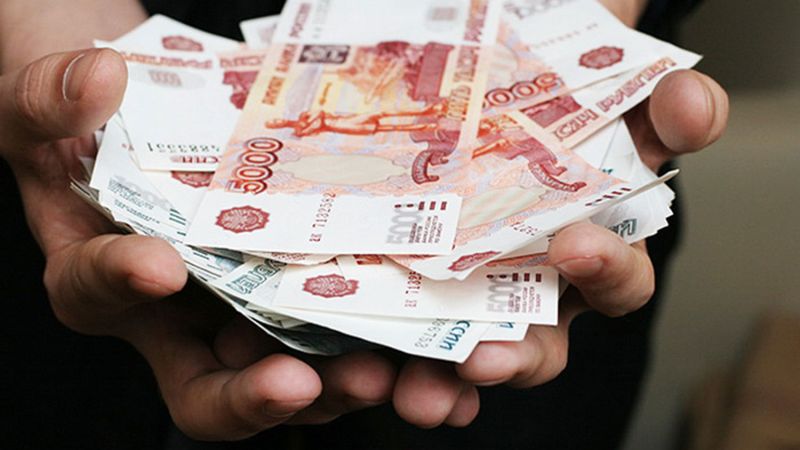 Уехавший с Камчатки пенсионер заработал уголовку на махинациях с выплатами Камчатские правоохранители возбудили уголовное дело в отношении 63-летнего мужчины, который незаконно получил полтора миллиона рублей набавок к пенсии, сообщает РАИ «КАМЧАТКА-ИНФОРМ» со ссылкой на УМВД России по Камчатскому краю. Установлено, что 63-летний пенсионер, имеющий северный стаж менее 15 лет, на протяжении пяти лет скрывал факт проживания за пределами Камчатского края. Мужчина продолжал получать районный коэффициент, тем самым незаконно присвоил 1,5 млн рублей из федерального бюджета. При обыске правоохранители изъяли электронные носители информации, содержащие доказательства преступления. В отношении подозреваемого возбуждено уголовное дело по статье «мошенничество при получении выплат». Мужчине грозит до 10 лет лишения свободы. Фигурант взял обязательство полностью возместить причиненный ущерб, ему избрана мера пресечения в виде обязательства о явке и надлежащем поведении. КАМЧАТКА-ИНФОРМ — новости Камчатки в Telegram Фоторепортажи и эксклюзивные материалы на kamchatinfo.com НАПИСАТЬ НАМ