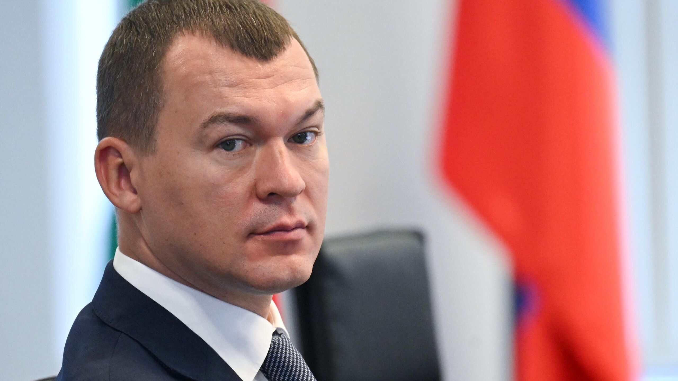 Министр спорта РФ и глава Олимпийского комитета России ОКР Михаил Дегтярев заявил что в январе отправится в командировку в Швейцарию в ходе которой проведет очередные переговоры с руководством Международного олимпийского комитета МОК о допуске российских спортсменов к участию в международных соревнованиях Олимпийское собрание проходит в среду в Москве Ранее Дегтярев сообщил что в общей сложности уже 67 международных федераций включая 34 в олимпийских видах спорта допускают к участию в соревнованиях спортсменов из России В январе я буду командирован в Швейцарию и продолжу вести переговоры с МОК сказал Дегтярев МОК в феврале 2022 года рекомендовал международным спортивным федерациям отстранить россиян от участия в соревнованиях Подавляющее большинство организаций ввело подобные запреты Позднее МОК рекомендовал смягчить санкции и допустить россиян до соревнований в нейтральном статусе