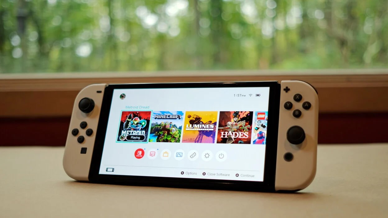 Стали известны новые цены на оригинальную Switch в США, обусловленные тарифами.  Базовая консоль подорожала на 40 долларов, а OLED-версия — сразу на 50.