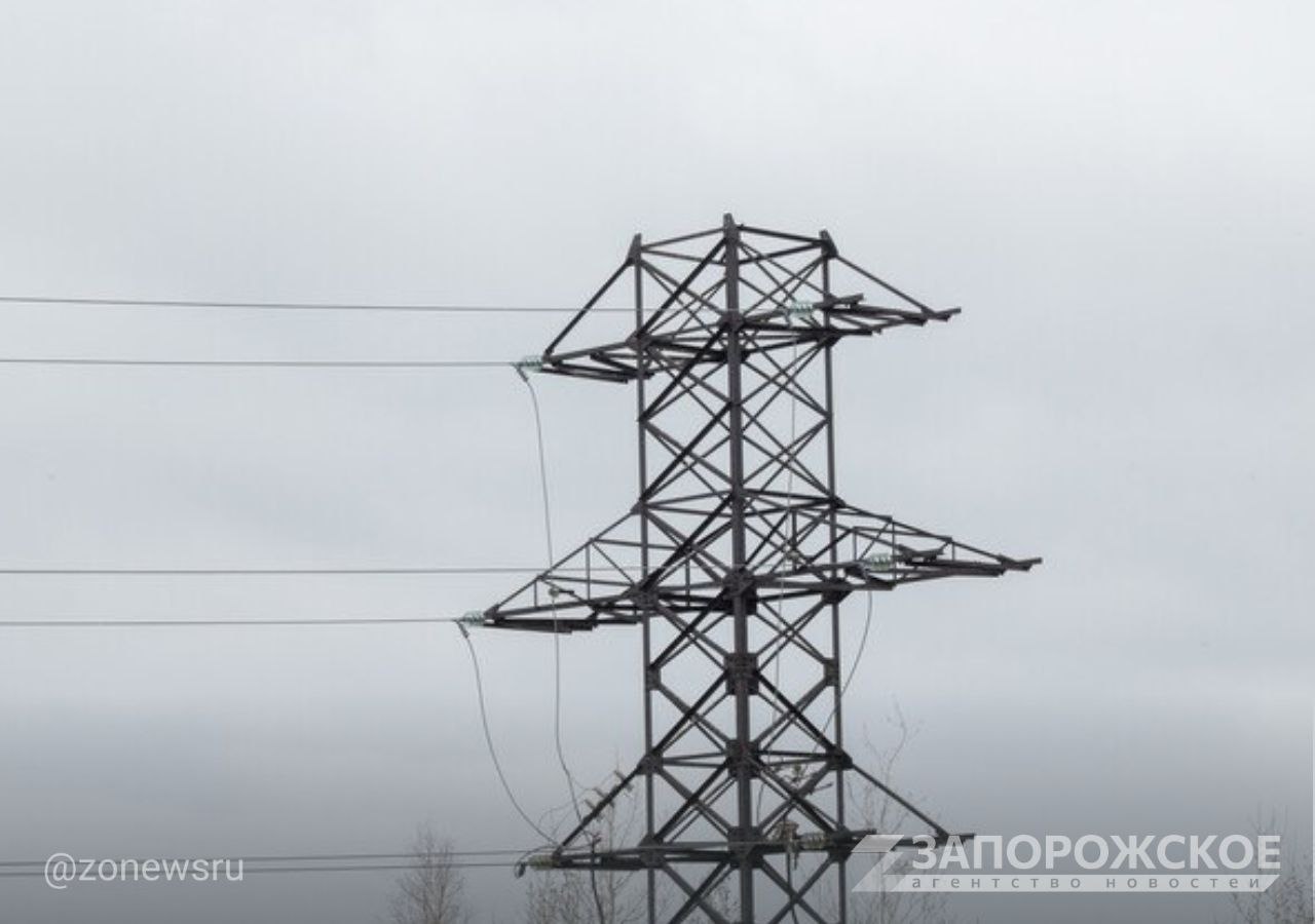 Балицкий рассказал о перебоях с электричеством в Запорожской области   В Запорожской области произошло повреждение на линии электропередач, что стало причиной отключения электроснабжением по всему региону. Об этом сообщил губернатор Евгений Балицкий.  Работы завершатся в самое ближайшее время, электроснабжение будет восстановлено в полном объеме, отметил он.  Социально-значимые объекты подключены к резервным источникам питания.    , VK и ОК и читайте новости на нашем сайте