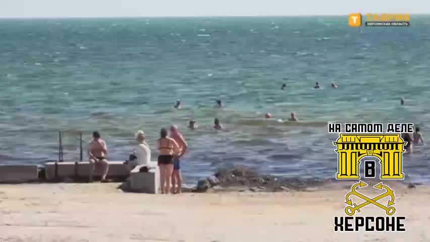 В Скадовске прошла экологическая акция по очистке береговой линии с участием губернатора