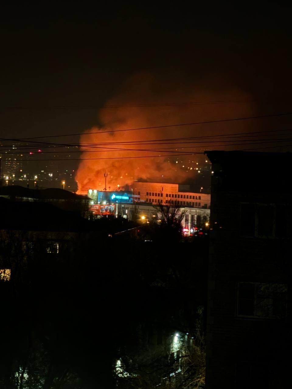 В МЧС рассказали о пожаре в Тракторозаводском районе.   Горит не эксплуатируемое, полуразрушенное здание. На месте работают пожарные. Погибших и пострадавших нет. Причина пожара устанавливается.   Подписаться   Прислать новость