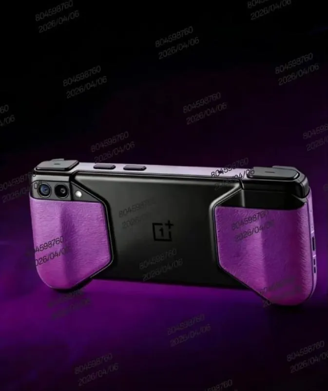 OnePlus засветила карманную консоль в стиле смартфона В сеть утекло первое изображение портативного игрового устройства OnePlus и выглядит оно не как обычная консоль а как гибрид смартфона с упором на мобильный гейминг На рендере видно устройство с бамперами дополнительными кнопками и камерой на задней панели OnePlus похоже делает ставку не на классический формат вроде Steam Deck а на что то ближе к игровому смартфону в корпусе консоли По ранним данным устройство готовят именно под Android и мобильные шутеры где важны быстрые касания высокая герцовка и удобный хват В утечках также фигурируют 8 дюймовый экран и флагманский чип MediaTek Пока всё это выглядит как очень ранний проект без подтверждённых характеристик цены и даты выхода Но сам факт такой утечки уже интересен OnePlus явно ищет для себя новый игровой формат за пределами обычных смартфонов Если устройство реально дойдёт до релиза у рынка может появиться ещё один игрок между игровыми телефонами и полноценными портативными консолями Это вообще найдёт себе целевую   Жмите обсудим Наши каналы ОnеPlus KПК