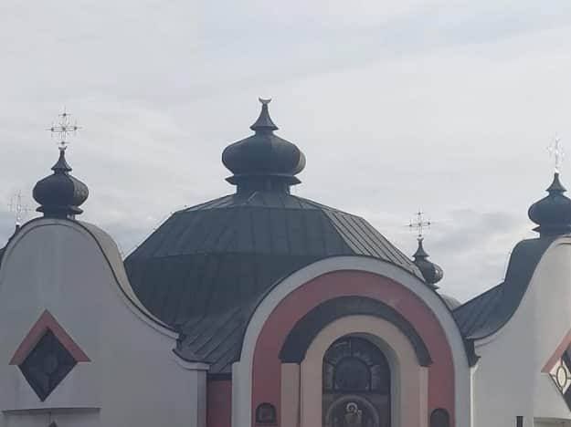 В польском городе Легнице неизвестные срезали крест с главного купола украинской церкви на что уже отреагировала дипмиссия Украины А ведь вандалы могли и тризуб на месте креста установить rusputnikmd 2