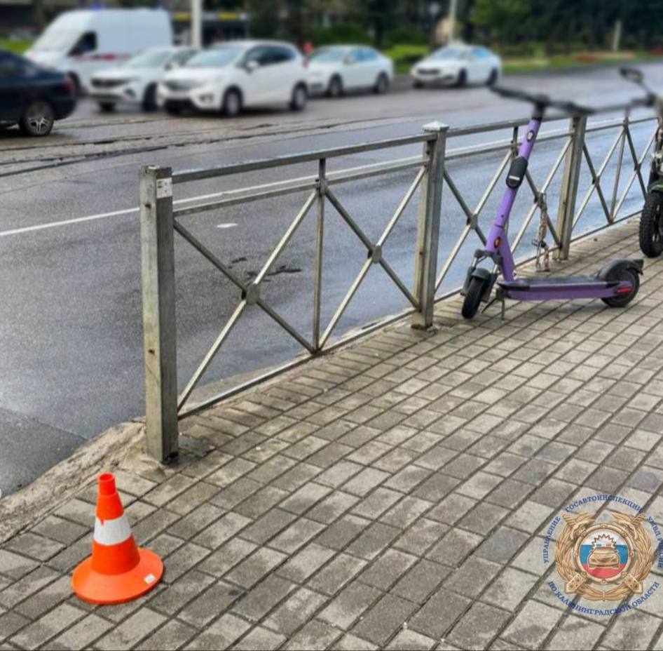 В Калининграде ищут водителя электросамоката который сбил пешехода ДТП произошло сегодня 16 сентября в 08 40 на проспекте Мира Водитель СИМа сбил пешехода после чего скрылся с места происшествия Пешеход получил телесные повреждения Водителю СИМ или очевидцам происшествия необходимо обратиться об ДПС 552 511 дежурная часть 552 526 отделение розыска blacklistkld