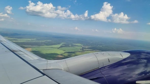 Прямые рейсы из Перми в Ереван и Баку продлили до октября Авиакомпания Shirak Avia продлила полётную программу из Перми в Ереван Армения до 21 октября 2026 года С 29 марта рейсы до столицы Армении запланированы по средам и воскресеньям Причём до 25 марта летать в Ереван можно только один раз в неделю в среду Тип ВС Boeing 737 время в пути 3 часа 20 минут Согласно расписанию аэропорта Большое Савино продлили полётную программу и для маршрута Пермь Баку Азербайджан Обслуживанием рейсов занимается перевозчик ИрАэро Полёты будут выполняться до 24 октября по субботам Тип воздушного судна Superjet время в пути 3 часа rbc perm