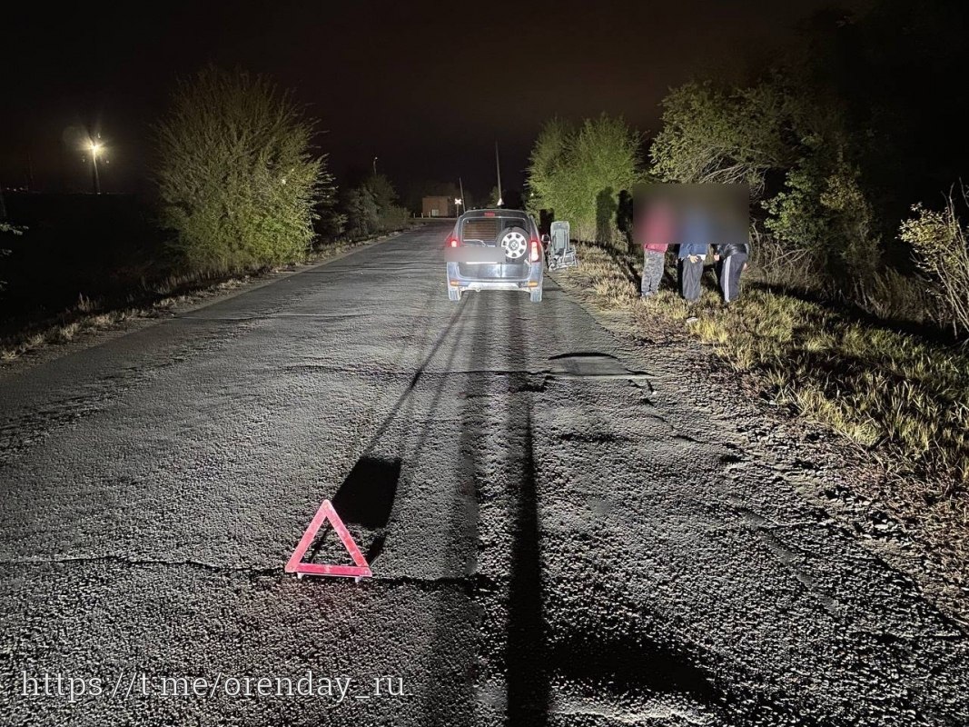 Orenday Оренбург ДТП с инвалидом колясочником станет поводом для проверки дорог в поселке Первомайский Распоряжение поступило от председателя СК РФ Александра Бастрыкина Жительница поселка Первомайский Оренбургского района обратилась за помощью к главе СК РФ Александру Бастрыкину Она рассказала что в начале октября автомобиль сбил на обочине дороги ее сына являющегося инвалидом колясочником 15 летнего подростка в этот день сопровождал дядя Мужчина в результате ДТП получил травмы и был госпитализирован подростка осмотрели врачи и отпустили подробнее на канале Orenday Оренбург
