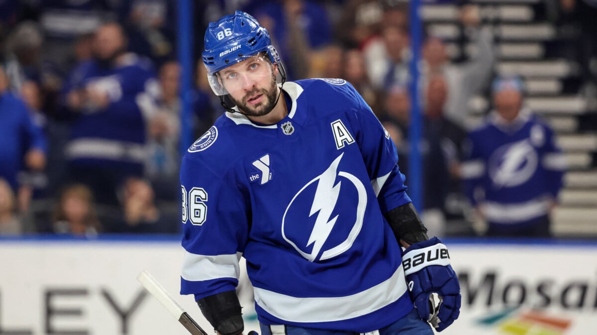 Никита Кучеров признан первой звездой месяца в НХЛ В январе россиянин в 13 матчах забросил 9 шайб и сделал 22 голевые передачи Он набирал очки в 12 из 13 игр месяца news matchtv Mike Carlson Getty Images Sport