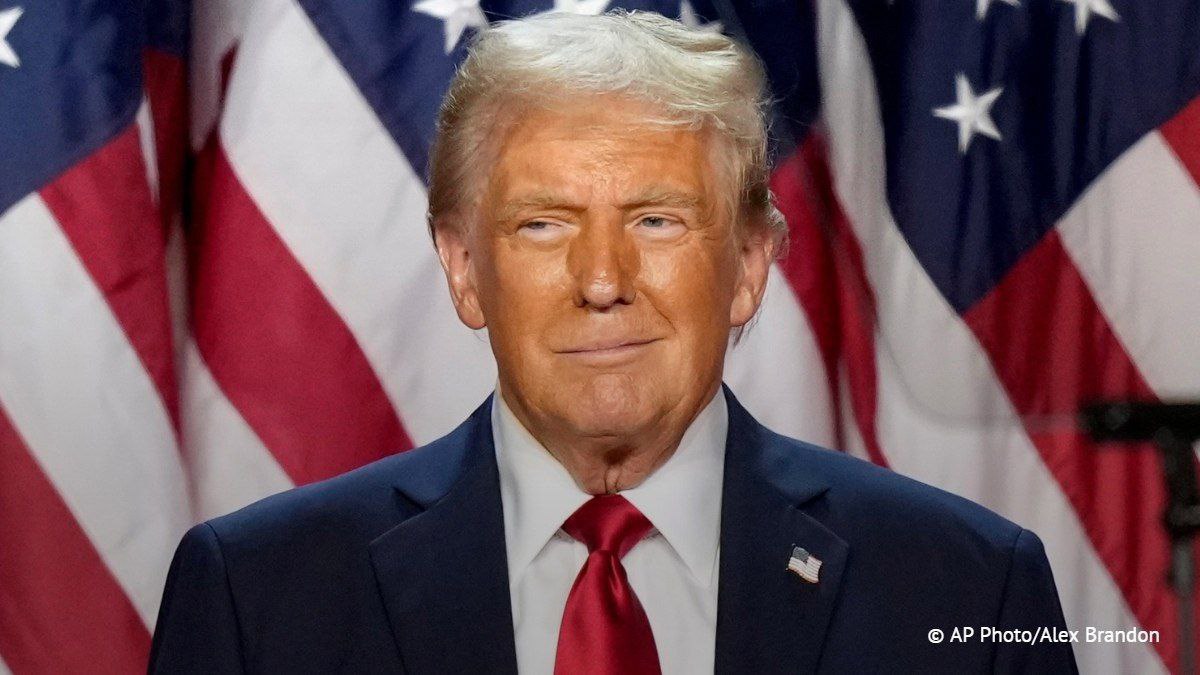 Суд США отменил штраф Трампу в 515 млн по делу о мошенничестве при оценке активов компании Trump Organization сообщает Associated Press Суд пришел к выводу что подобный штраф чрезмерен и нарушает восьмую поправку к Конституции США запрещающую избыточные штрафы и жестокие наказания НАШИ РЕСУРСЫ Telegram YouTube RUTUBE