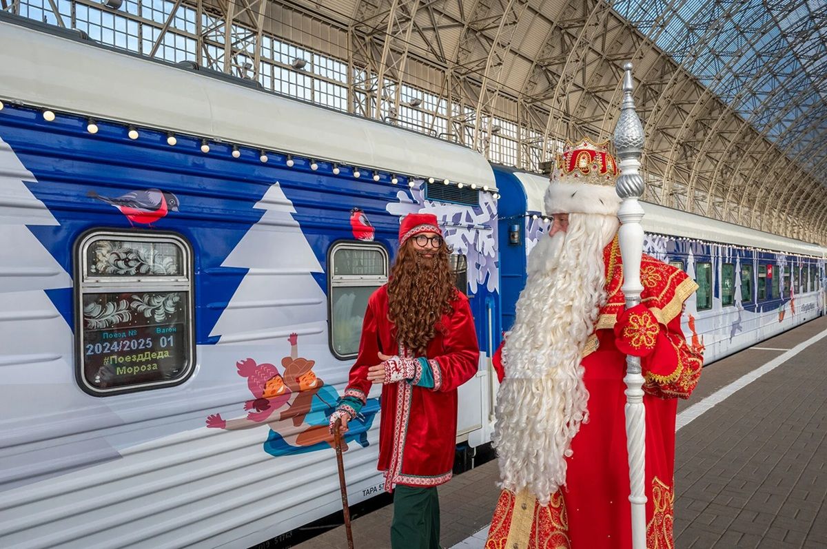 Поезд Деда Мороза промчался через Калужскую область даря предновогоднее настроение kaluganews ru fn 1748543 html Сегодня 3 ноября жители Калужской области стали свидетелями предновогоднего чуда по Киевскому направлению проследовал поезд Деда Мороза совершающий ежегодный обкаточный рейс Прислать новость Подписаться