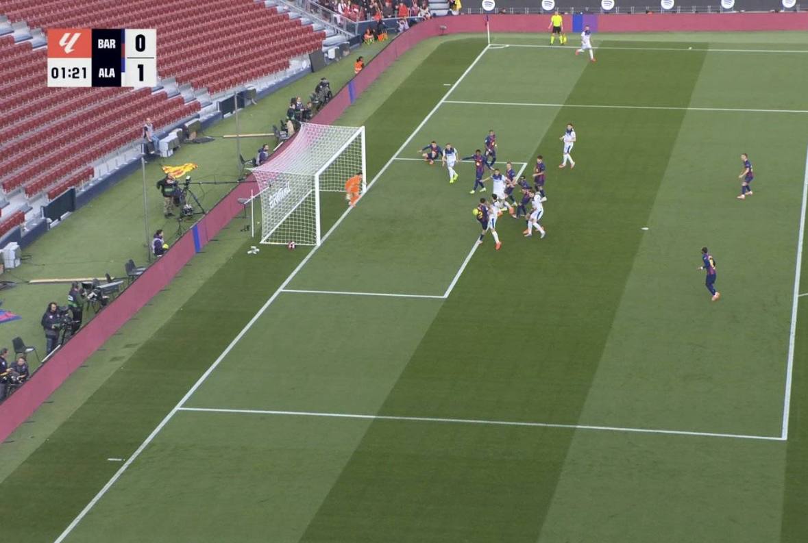 Похоже Барселона до сих пор не отошла от провала с Челси в ЛЧ Каталонцы пропустили от Алавеса уже на первой минуте Счет открыл Ибаньес Для каталонцев это первый пропущенный гол после возвращения на Камп Ноу Отыграются Update Ямаль сравнял а спустя 18 минут Ольмо вывел Барсу вперед х 2 1 myachPRO