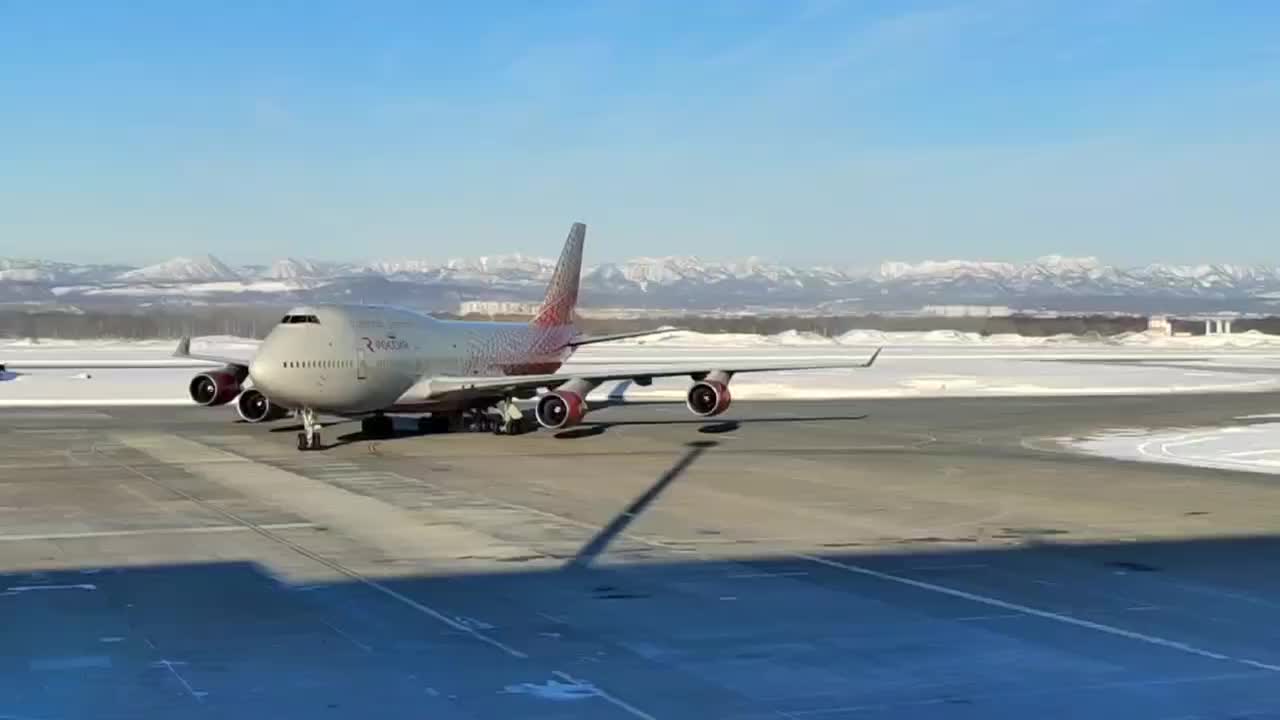 Boeing 747-400 совершил посадку в Южно-Сахалинске после долгого перерыва