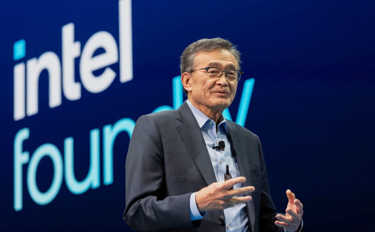 Intel больше не будет включаться в проекты с прибылью менее 50%. Именно такой план дальнейшего развития озвучило руководство компании Intel на конференции Bank of America. По словам генерального директора Intel Лип-Бу Тан новые продукты Panther Lake и Nova Lake, выход которых ожидается в будущем, должны приносить не менее 50% прибыли. По данным MacroTrends уровень валовой прибыли на протяжении многих лет держался в районе 60%. Но начиная со второй половины 2022 года стал падать и в данный момент едва превышает 31%. О причинах этого ничего не известно. - новые процессоры Intel будут дороже? - новые процессоры Intel будут дешевле - новые процессоры Intel будут лучше - я перешел на AMD и спокоен - я и был на AMD, спокоен вдвойне