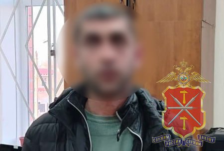 В Туле пьяный азербайджанец справил нужду на Вечный огонь Это случилось 26 марта. Произошедшее увидели прохожие, которые и обратились к правоохранителям. По данным Telegram-канала «Тула. Экстремизм», 38-летний мужчина справил нужду прямо на мемориале. Как стало известно «Тульской прессе», им оказался уроженец Азербайджана. Сейчас возбуждено уголовное дело. В ближайшее время мужчине предъявят обвинение. Ему грозит до 3-х лет лишения свободы. Видео и фото: «Тула. ЭкстремиZм», региональное УМВД и СК