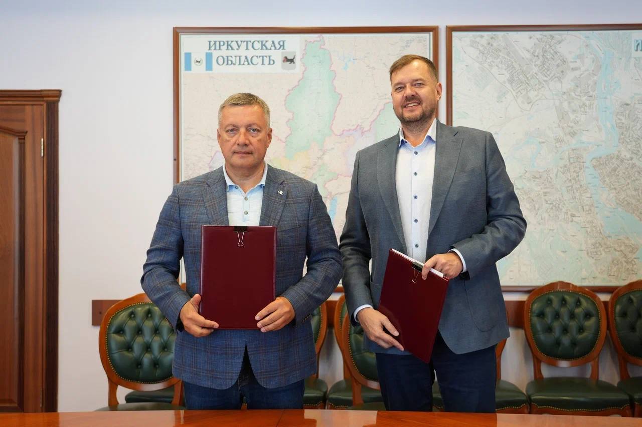 С рабочим визитом посетил Иркутскую область, провели встречу с губернатором региона Игорем Ивановичем Кобзевым. Иркутская область – один из ключевых регионов Сибирского федерального округа, с развитым производством, промышленностью, транспортной и энергетической инфраструктурой, а опыт региона в развитии предприятий промышленности может стать для Запорожской области очень полезным. В Иркутской области создан мощный промышленный комплекс, регион занимает первое место в России по объемам лесозаготовки, второе место в Сибири по нефтепереработке и добыче полезных ископаемых. Достижения Иркутской области показательны, их отмечает Президент страны Владимир Владимирович Путин. В рамках встречи подписали соглашение о сотрудничестве, которое, уверен, станет надежной опорой для экономического развития наших регионов. Соглашение предусматривает взаимодействие Иркутской и Запорожской областей в создании благоприятных условий для развития внешнеэкономических связей на территориях субъектов, сотрудничество в сфере промышленности, транспорта, ресурсо- и энергосбережения, сельского хозяйства, науки и технологий, образования. Благодарю Игоря Ивановича за приглашение, за теплый прием, который нам оказали, за возможность обмена опытом, сотрудничество и конкретные планы в сотрудничестве. Для Запорожской области очень важно перенимать лучший опыт регионов нашей страны, применять его у себя, вместе развивать нашу Родину.