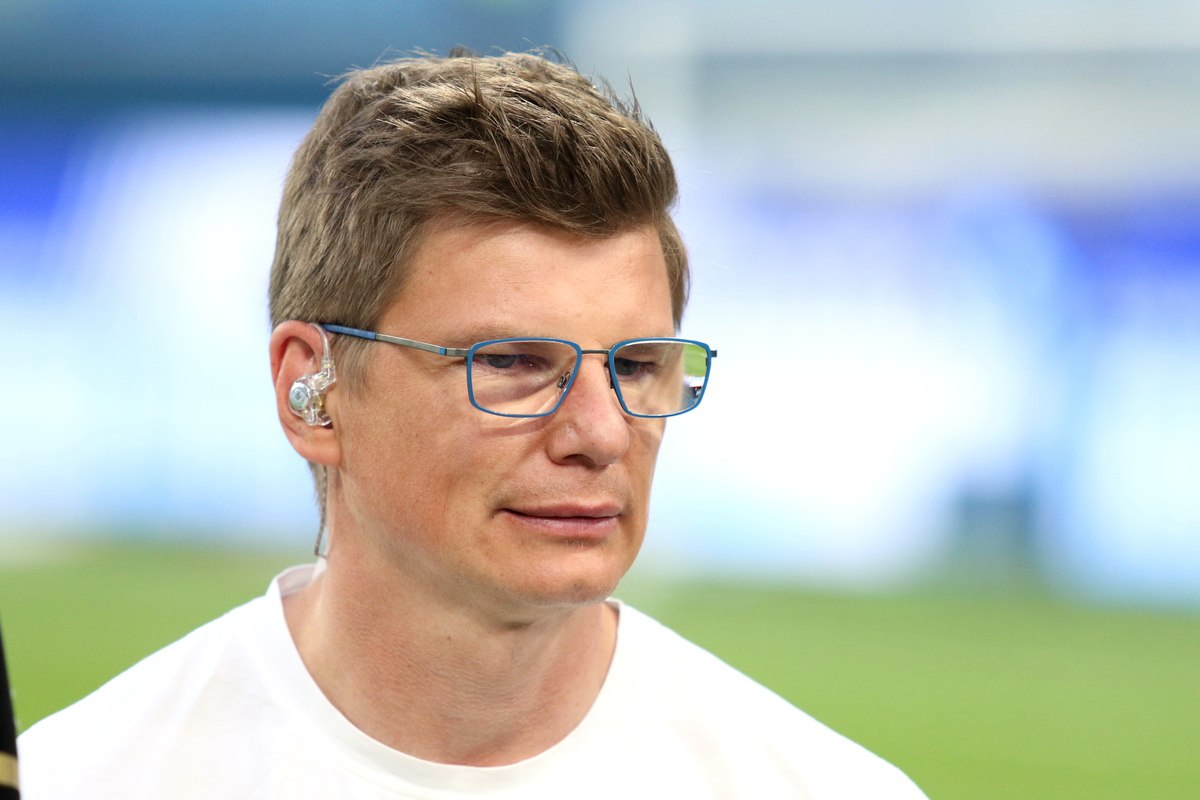 Аршавин выиграл суд у Барановской об изменении размера алиментов Савеловский районный суд города Москвы удовлетворил исковое заявление бывшего футболиста Зенита и сборной России Андрея Аршавина к телеведущей Юлии Барановской об изменении размера алиментов Об этом сообщается в телеграм канале судов общей юрисдикции Москвы Не уточняется насколько размер алиментов был уменьшен Исковое заявление Аршавина поступило в суд 26 сентября 2025 года Барановская состояла в гражданском браке с Аршавиным с 2004 по 2013 год От футболиста она родила троих детей Артема 2005 год Яну 2008 и Арсения 2012 Сейчас Барановская ведет шоу Мужское Женское на Первом канале вместе с Александром Гордоном Global Look Press Подписаться на РБК Спорт