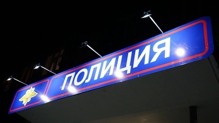 Полицейские Копейска проводят проверку по факту происшествия на улице Ильича В ряде социальных медиа распространяется информация о том, что в доме 9 по улице Ильича подростки использовали газовый баллончик и предмет, внешне схожий с пистолетом. Несмотря на то, что в полицию заявлений от граждан о происшествии не поступало, сотрудники ОМВД инициировали проведение проверки по данному факту. В настоящее время полицейские устанавливают свидетелей и очевидцев случившегося, а также лиц, причастных к произошедшему. Проведение мероприятий находится на контроле у руководства городского ОМВД. #мвд74 #полиция74 #полицияюжногоурала #Челябинскаяобласть #Копейск