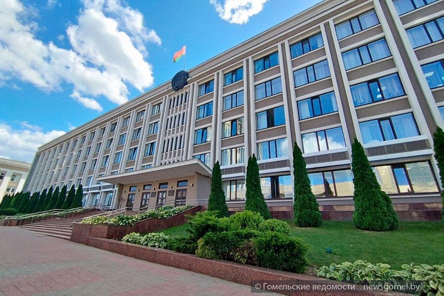 Председатель облисполкома Иван Крупко поздравил с Днём работников социальной защиты Председатель облисполкома Иван Крупко поздравил работников и ветеранов системы труда и социальной защиты Гомельской области с профессиональным праздником Подпишитесь на Гомельские ведомости