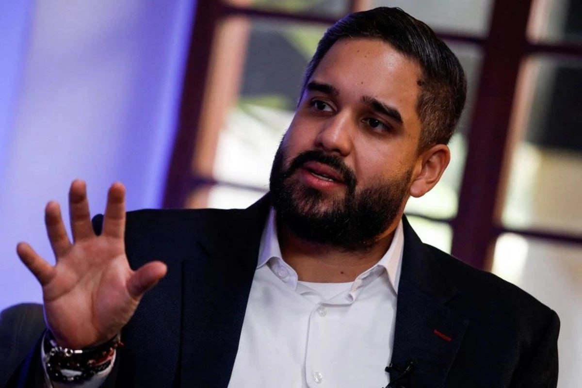 Сын Мадуро высказался по поводу возвращения отца Сын Николаса Мадуро выступил в Национальной ассамблее страны и эмоционально обратился к своему отцу Мадуро младший пообещал поддержку и помощь и о президента Делси Родригес от всей своей семьи Николас Мадуро Гуэрра член парламента Венесуэлы Папа ты сделал всех нас в семье сильными людьми Вот мы выполняем свой долг пока ты не вернешься Родина в хороших руках папа Тем временем в бразильском Сан Паулу вспыхнула стихийная демонстрация Протестующие перед американским консульством растоптали и сожгли флаги США Они требуют от американских властей освободить Мадуро и его супругу Мировая кухня