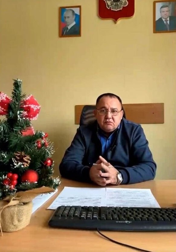 Начальника отдела развития отраслей растениеводства Министерства сельского хозяйства и продовольствия Ростовской области Николая Ляхова поймали на получении взятки. Как сообщает ФСБ, Ляхов требовал взятки от производителей сельскохозяйственных товаров передавать ему 5% от общей суммы субсидии. Взамен чиновник обещал помогать получить господдержку на развитие растениеводства. На Ляхова возбудили дело по признакам получения взятки. Расследование дела продолжается. Подписаться Прислать нам новость