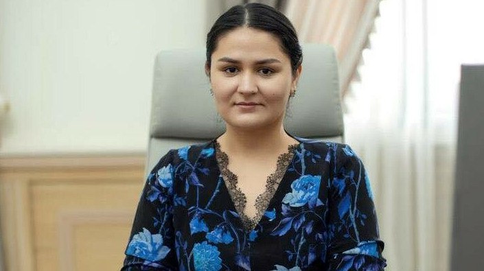 Младшая дочь президента Таджикистана назначена главой управления в Минздраве  Фарзонаи Эмомали, младшая дочь президента Таджикистана Эмомали Рахмона, назначена начальником управления реформ, первичной медико-санитарной помощи и международных связей Минздрава республики. Об этом сообщили в пресс-службе ведомства Читать далее...      Прислать новость