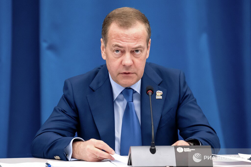 МРОТ в следующем году будет на треть выше прожиточного минимума заявил Медведев Прожиточный минимум в 2026 году составит почти 19 тысяч рублей согласно закону о бюджете Подписаться на РИА Новости