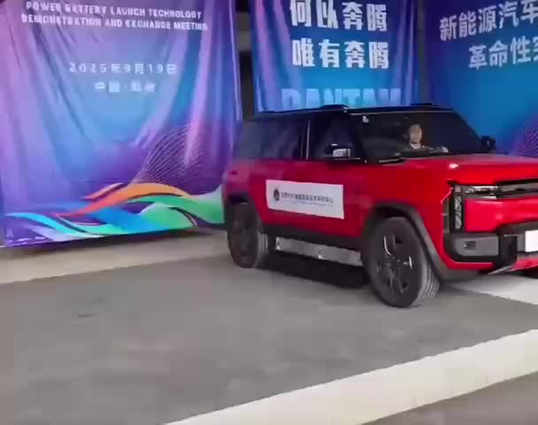 Китайский центр демонстрирует катапульту для безопасного удаления батарей электромобилей